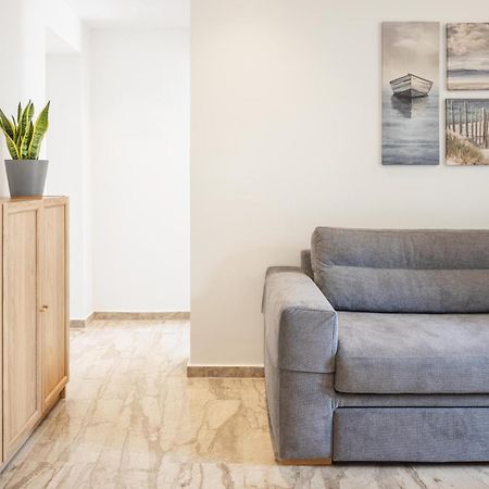 Minimalist Apartment Near The Airport And The City Center Kanálion Exterior photo