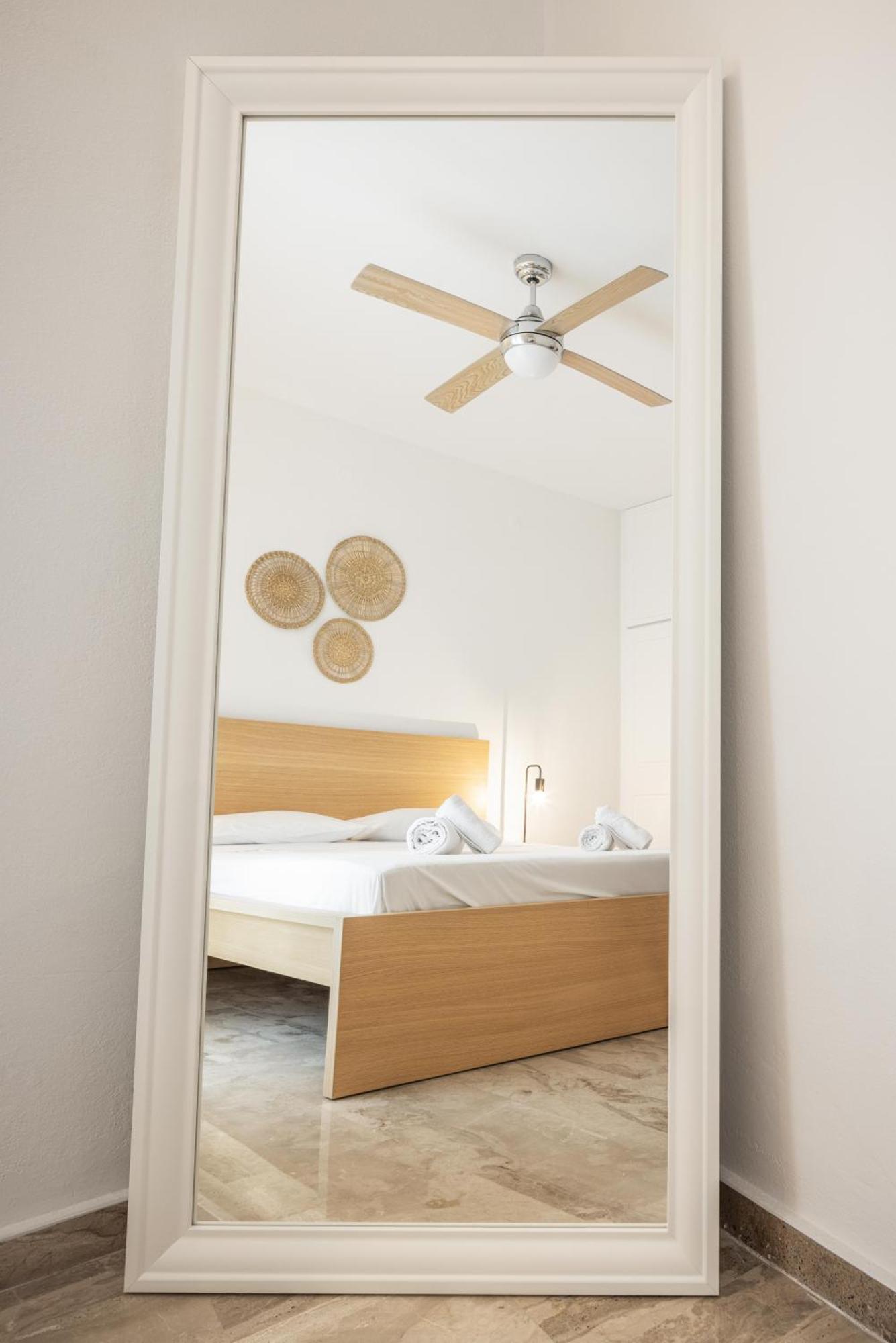 Minimalist Apartment Near The Airport And The City Center Kanálion Exterior photo